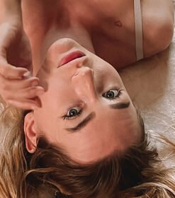 alyson_red