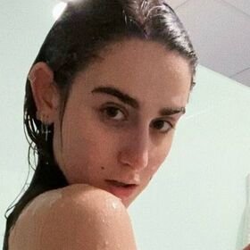 Anna Linares